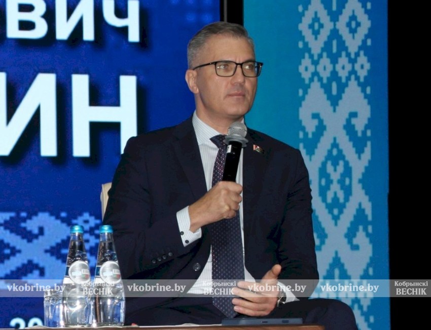 Без лишнего официоза: Вадим Гигин провел открытый разговор с трудовой молодежью Кобринщины