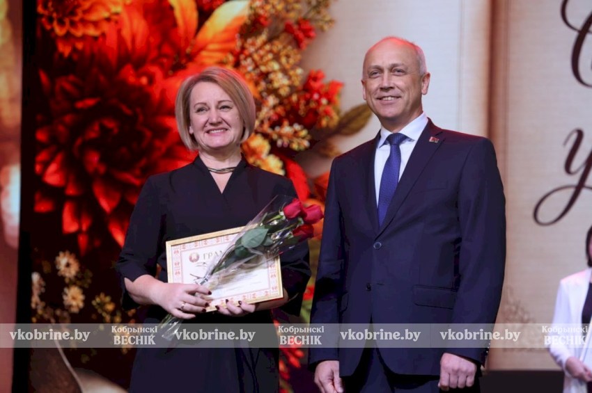 Главные слова для главных людей: в Кобринском Дворце культуры прозвучало «спасибо» любимым учителям