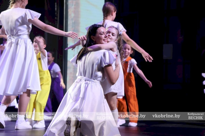 Главные слова для главных людей: в Кобринском Дворце культуры прозвучало «спасибо» любимым учителям