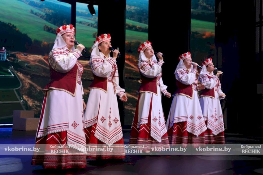 Главные слова для главных людей: в Кобринском Дворце культуры прозвучало «спасибо» любимым учителям
