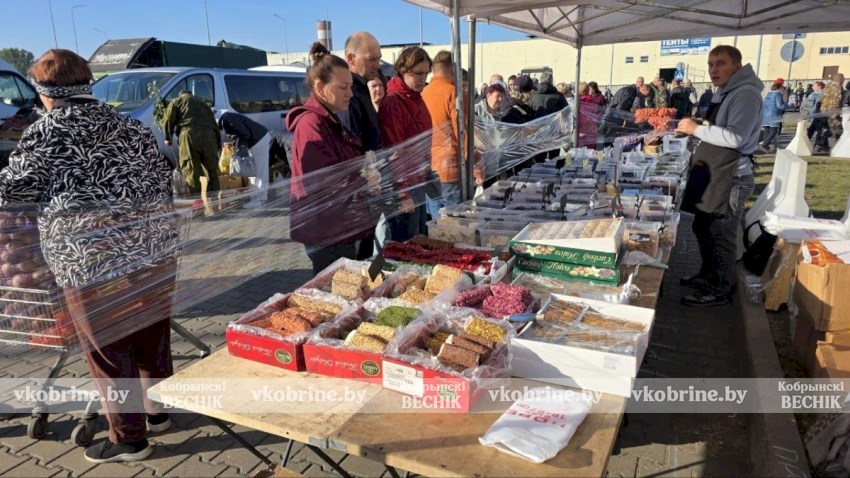 Приходите всей семьёй! У ТЦ «Полесье» развернулась колоритная осенняя ярмарка. ФОТОФАКТ