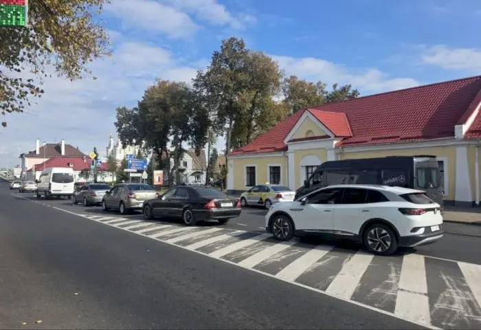 ВНИМАНИЕ, ВОДИТЕЛИ! На перекрестке Ленина — пл. Свободы настраивают светофор!