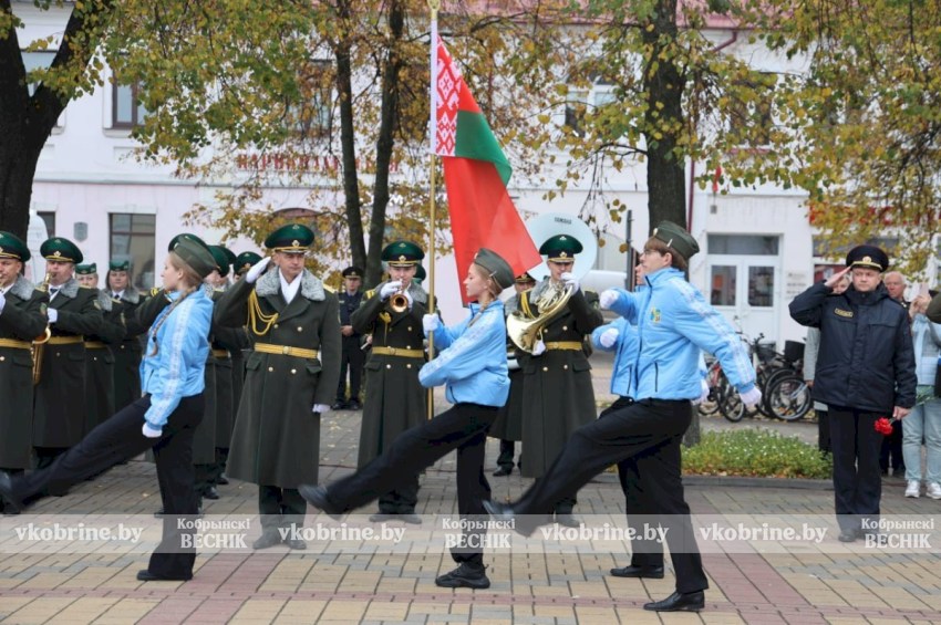 Оркестр, повестки и слезы гордости: для молодых парней Кобринщины начинается армейская жизнь