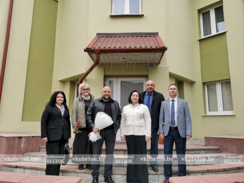 Особая миссия любви: в канун Дня матери Кобринская детская деревня расцвела от улыбок и подарков