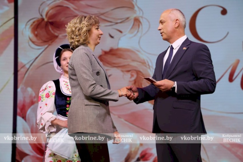 От «Бацькавых кашуль» до «Семьи года»: Кобрин гордится своими мамами