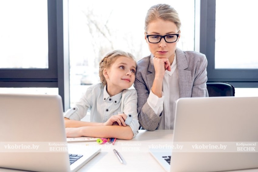 Работающим родителям в Беларуси положены дополнительные выходные и выплаты. Кто может их получить?