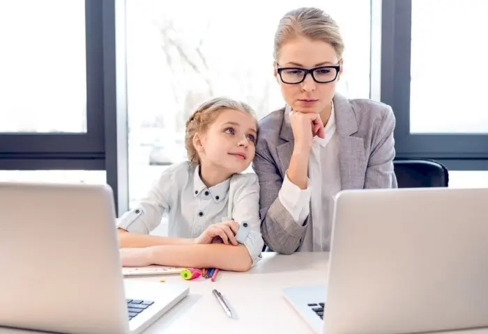 Работающим родителям в Беларуси положены дополнительные выходные и выплаты. Кто может их получить?