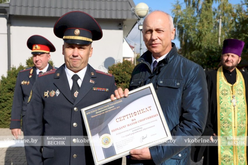 Заслуженные награды и новый импульс для службы: торжественное событие в Кобринском отделе Департамента охраны